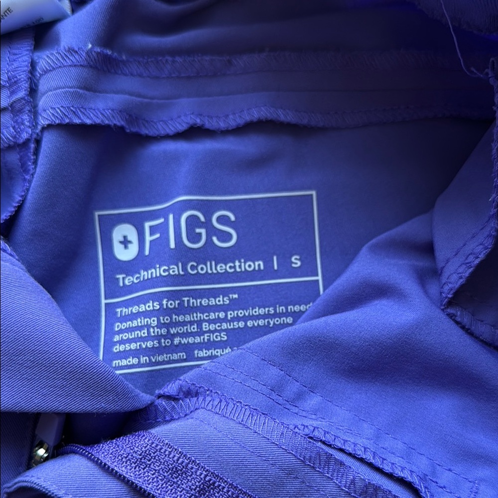 Figs Purple Scrub Set - Picture 5 of 5